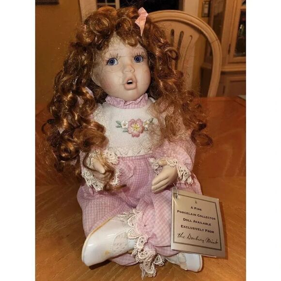 Vintage Danbury mint little girl porcelain doll - Picture 2 of 5